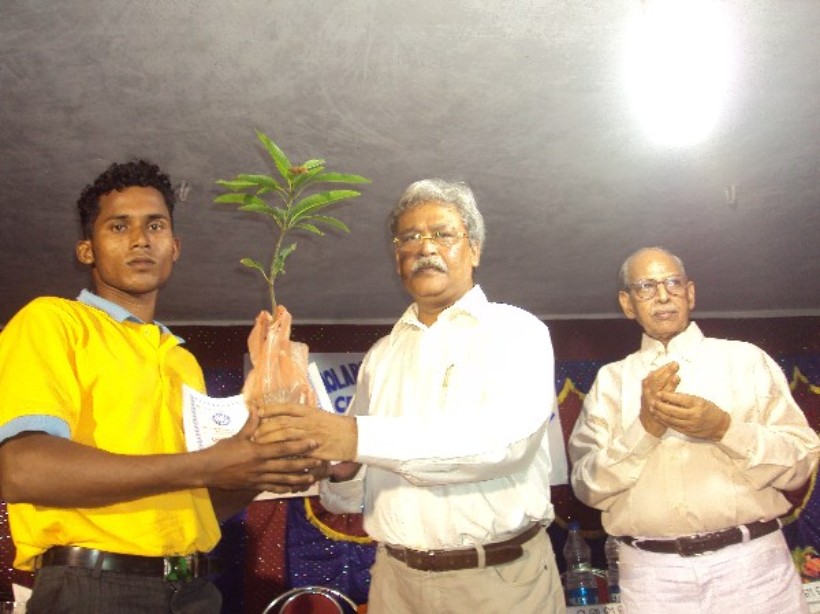 scholarship to students (4)_600x600_100KB.jpg